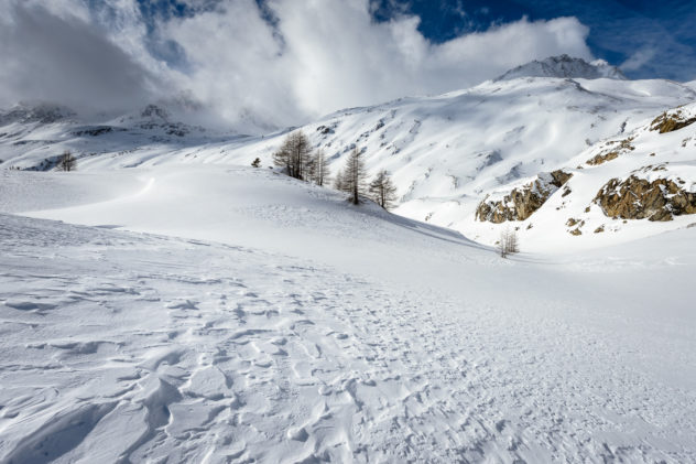 Snow dune landscape at the Simplon pass with Spitzhorli in the background. Simplon Winter - Copyright Johan Peijnenburg - NiO Photography